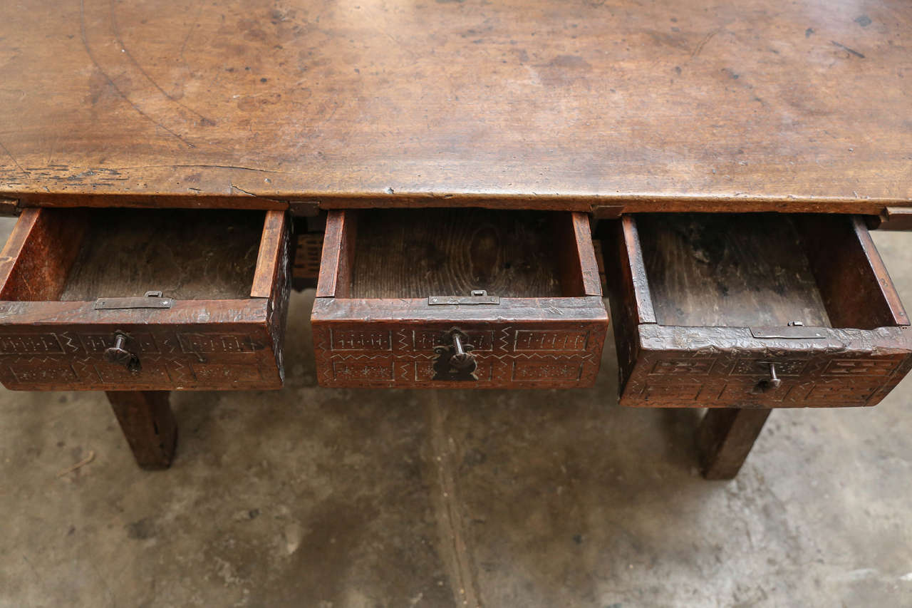 17th Century, Italian Walnut Table with Three Drawers 5