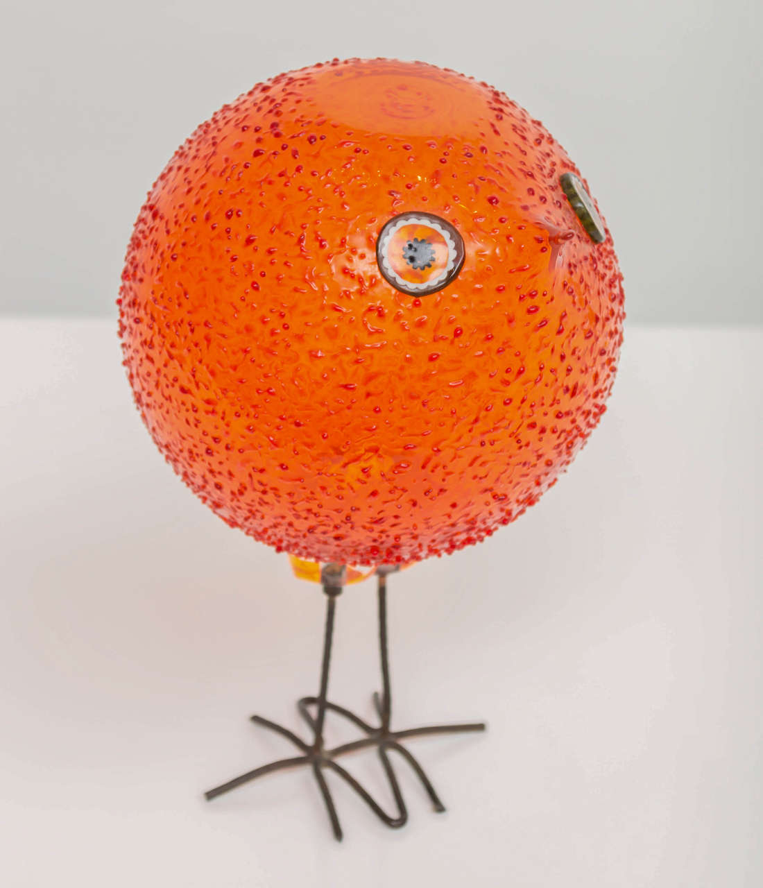 Highly sought after "Pulcini" glass bird sculpture for Vistosi.
Handblown glass with murine eyes and bronze feet.