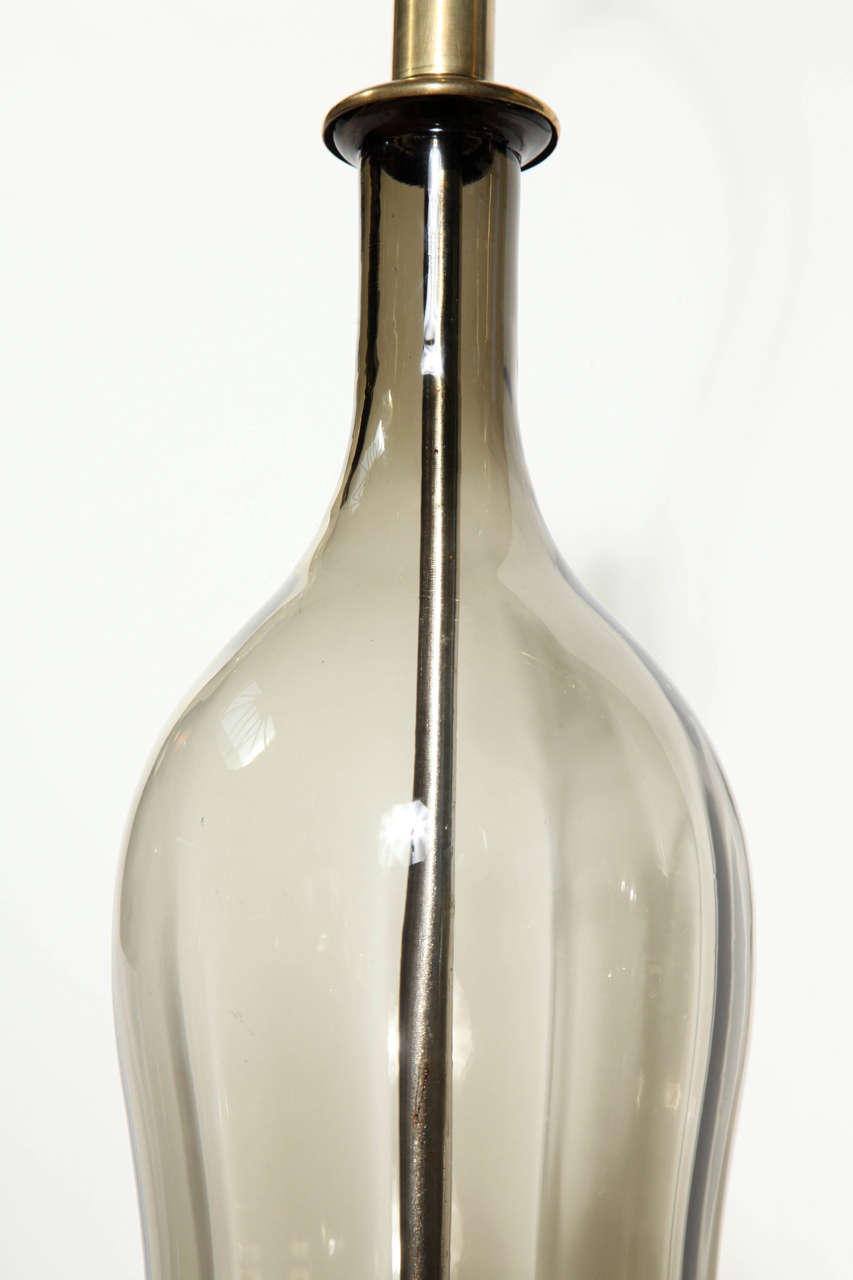 Monumentales Paar olivgrüner Glas-Tischlampen „Hourglass“ im Blenko-Stil, 1950er Jahre (Mitte des 20. Jahrhunderts) im Angebot