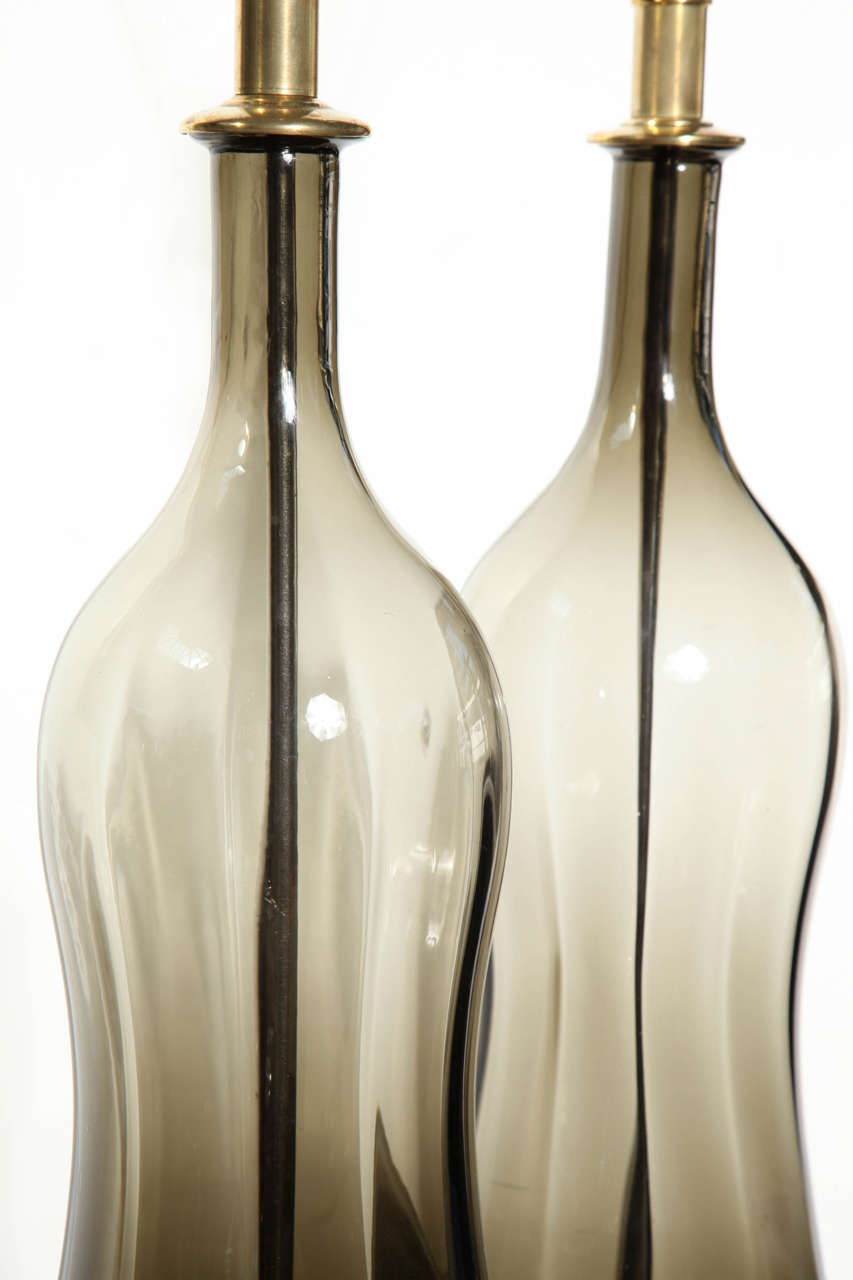 Monumentales Paar olivgrüner Glas-Tischlampen „Hourglass“ im Blenko-Stil, 1950er Jahre im Zustand „Gut“ im Angebot in Bainbridge, NY