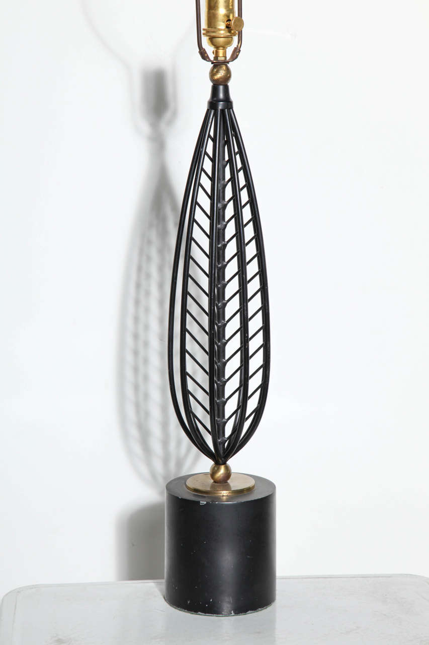 Émaillé Monumental Laurel Lamp Co. Lampe de table moderne en fil d'acier noir 