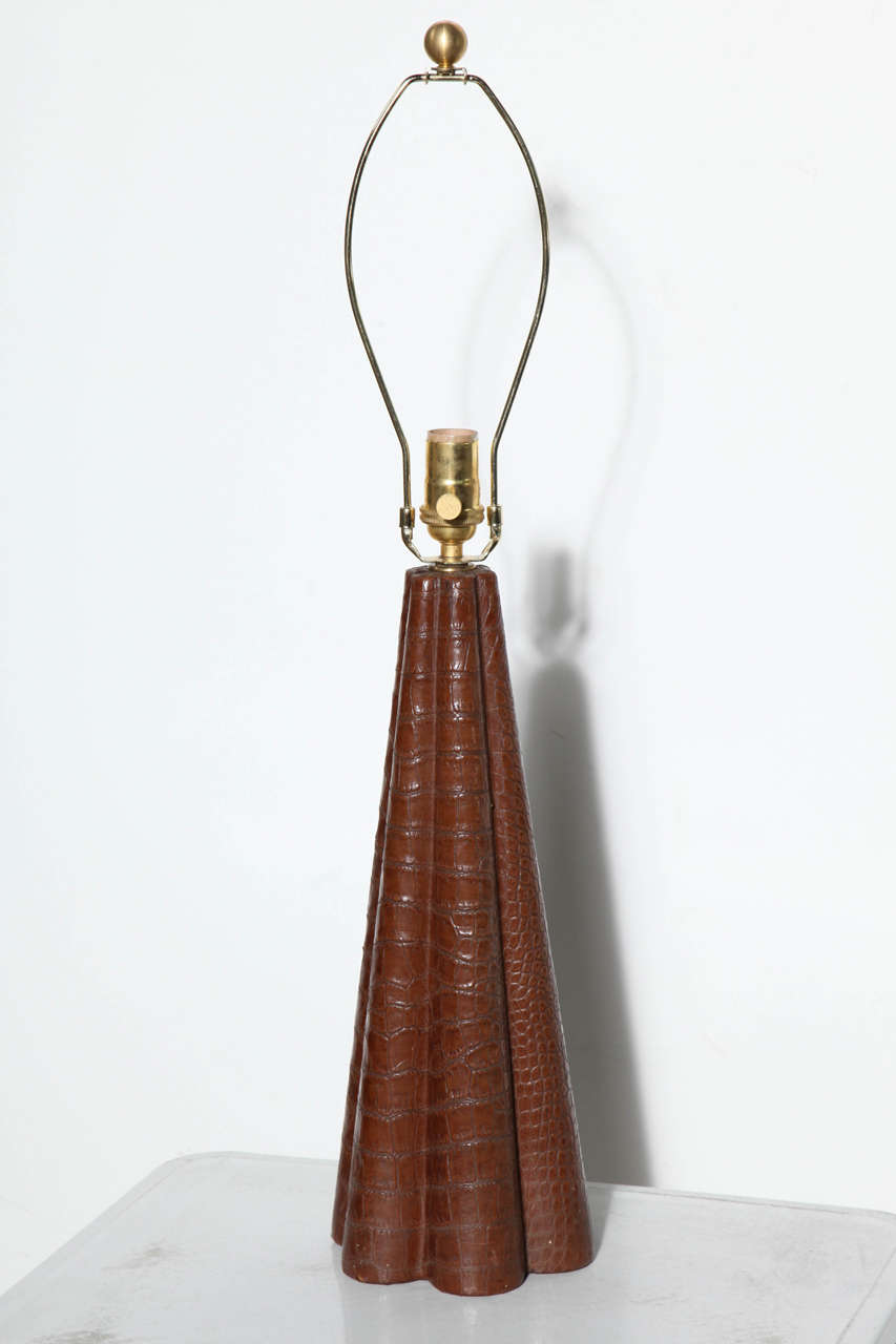 Mid-20th Century Paul Dupre-Lafon Style Conical Scalloped Alligator Leather Table Lamp, C. 1940s For Sale