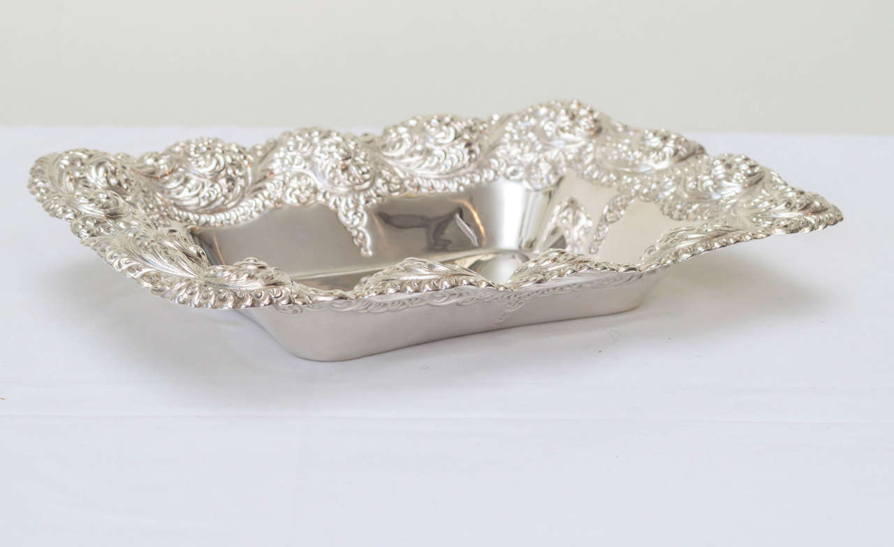 American Sterling Silver Repousse Bread Basket In Excellent Condition In San Francisco, CA