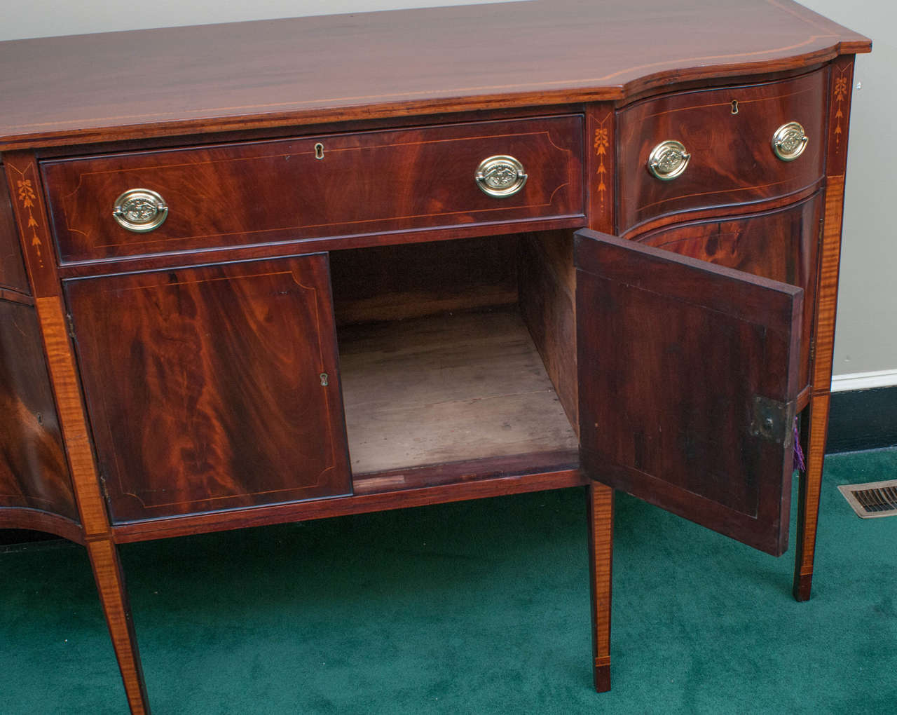 Late 18th Century Federal Hepplewhite Sideboard, Mid-Atlantic, circa 1795