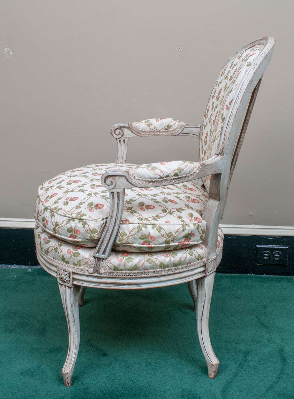 Pair of Louis XVI Style Transitional Painted Fauteuils, France, circa 1880 For Sale 1