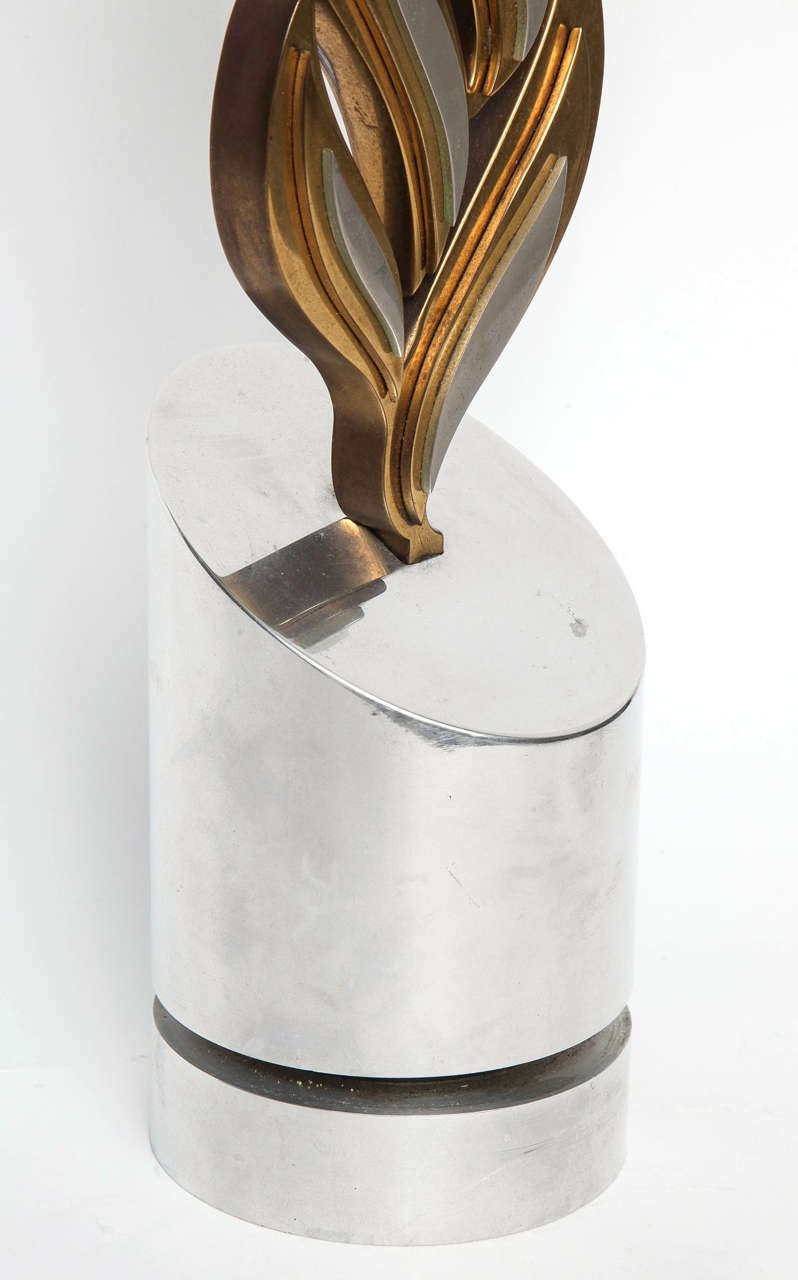 Skulptur aus Bronze und Aluminium „Die Flamme“ aus Bronze (Moderne der Mitte des Jahrhunderts) im Angebot