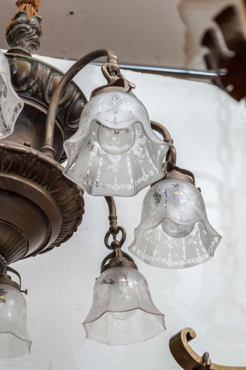 American Eight-Arm Edwardian Period Chandelier with Period Etched Shades 1