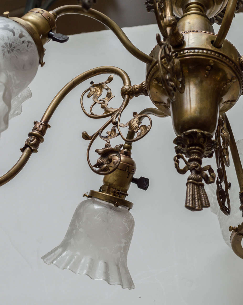American Victorian Combination Eight-Arm Gas and Electric Chandelier 2