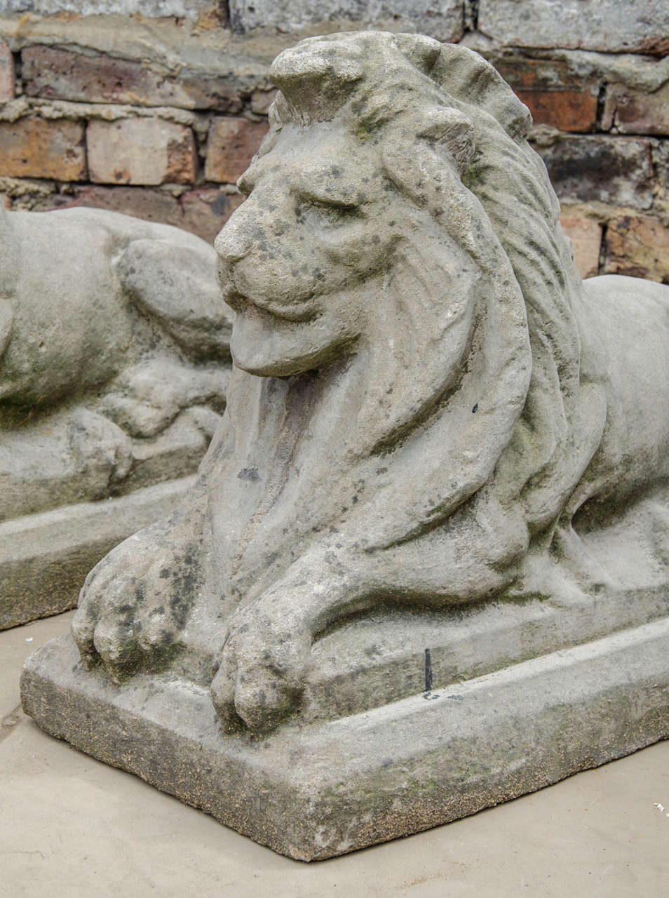 Pair of Reclaimed Lion Pier Cap Statues In Good Condition In London, GB