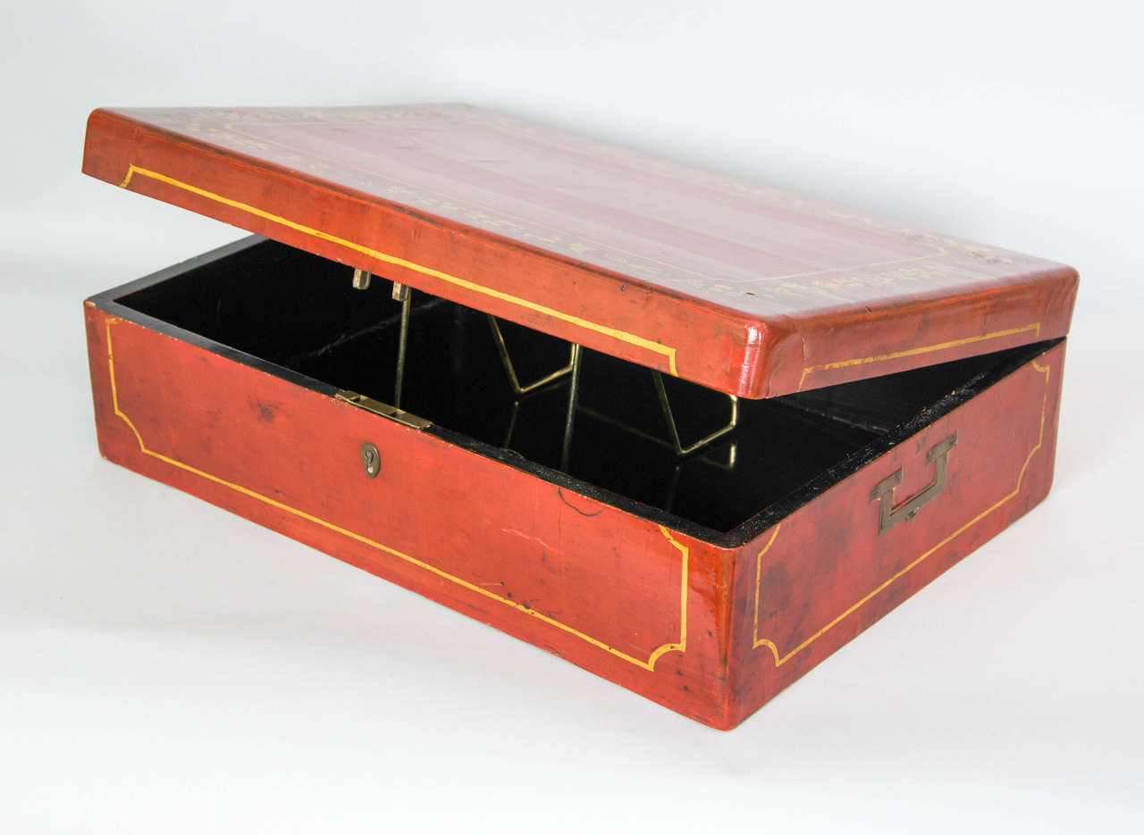 Red Lacquer Chinese Export Box, circa 1820 In Good Condition In London, GB
