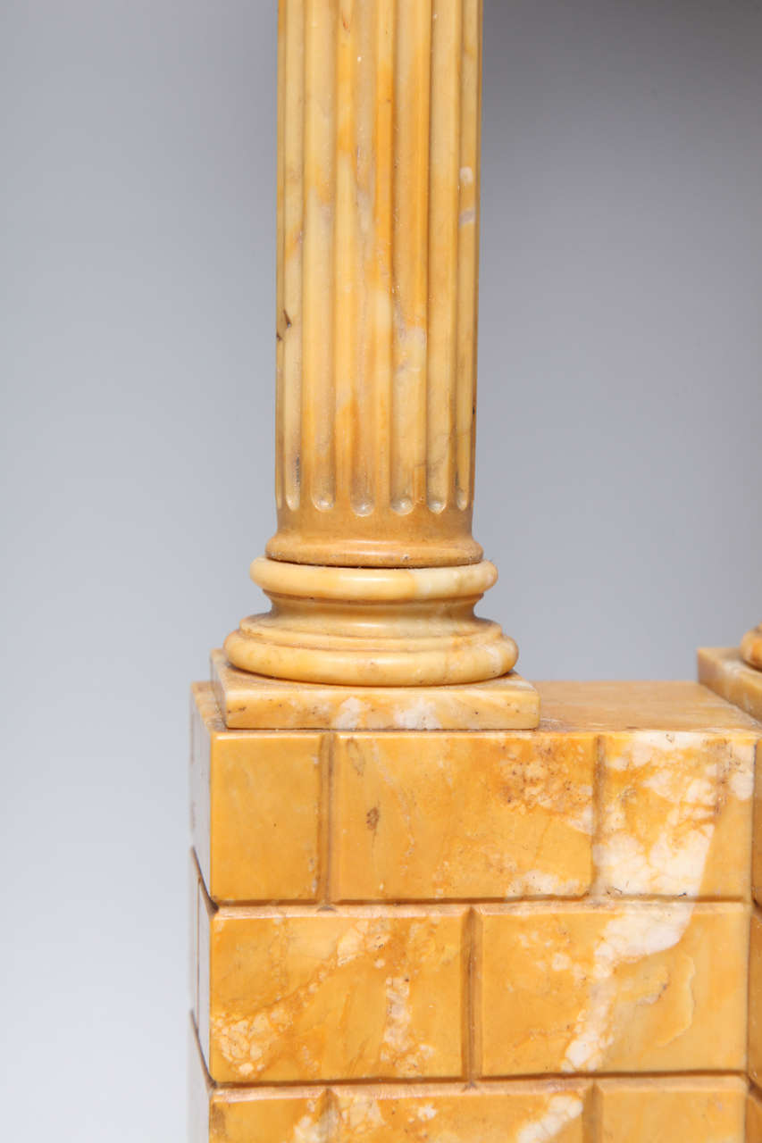 Paire d'anciens modèles Grand Tour italiens de ruines en marbre de Sienne en vente 2
