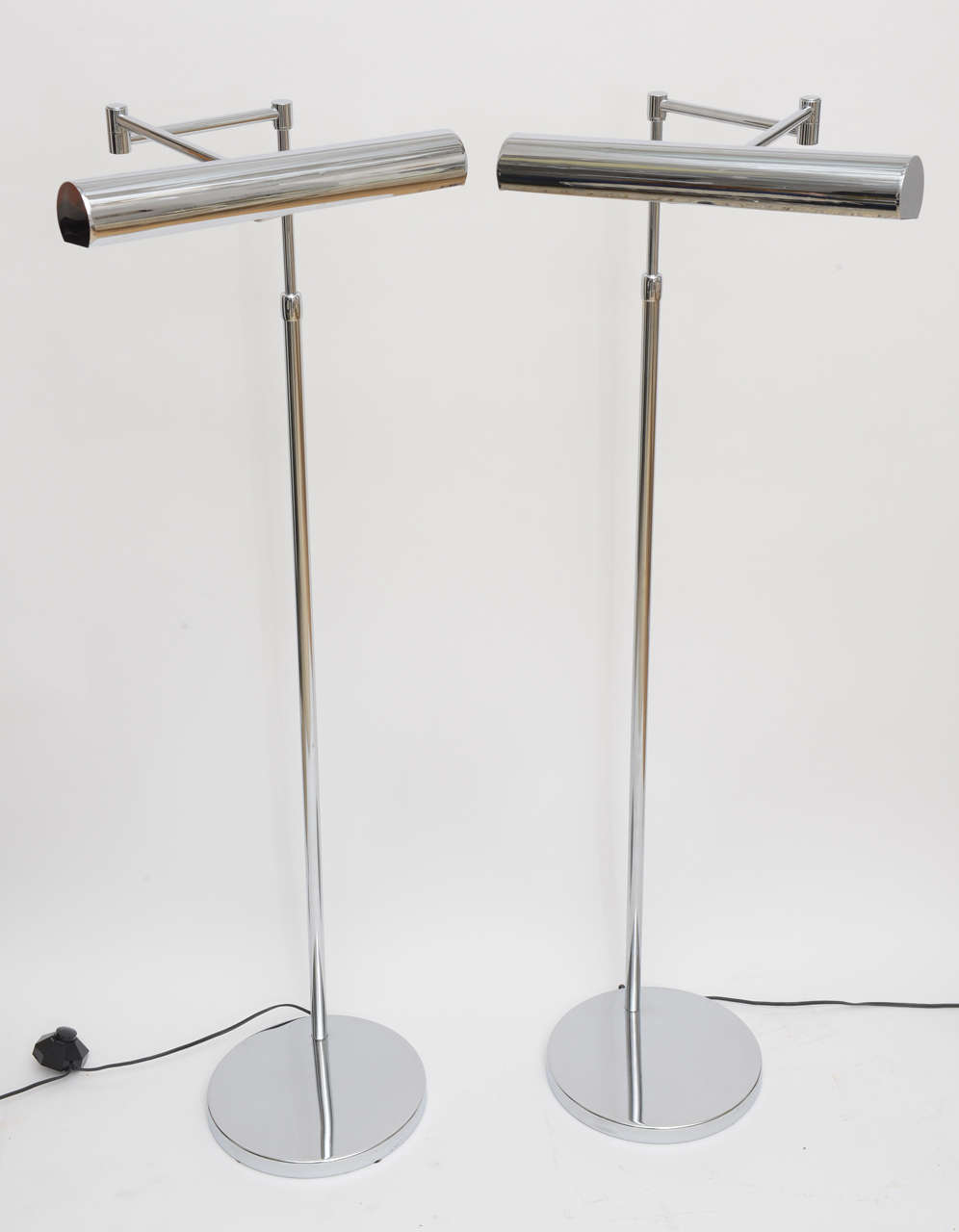 Mid-Century Modern pair of Walter Von Nessen chrome floor lamps with swing arms and articulated cylindrical heads.

Please feel free to contact us directly for a shipping quote or any additional information by clicking 