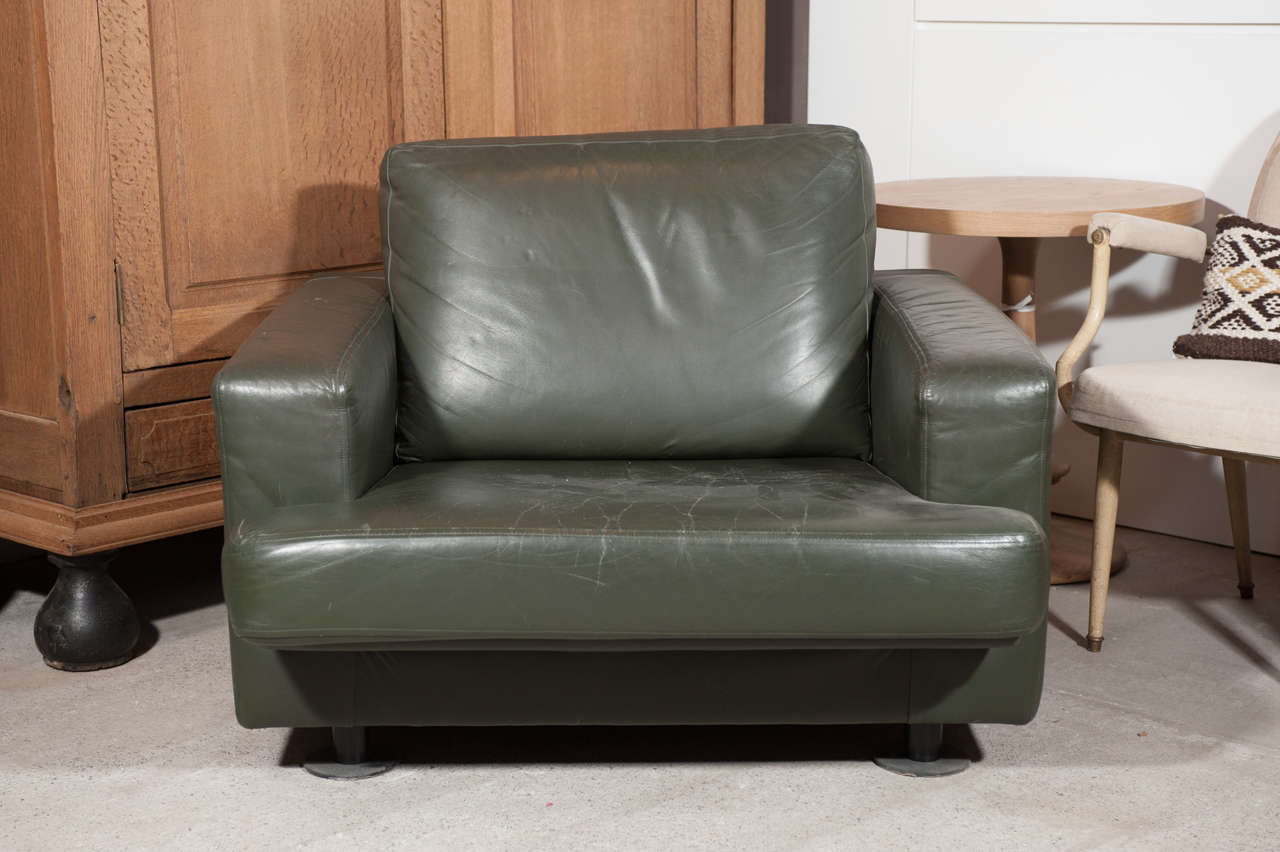 Pair of 20th Century  Green Leather Italian Armchairs - Minotti, c. 1970
superb comfort