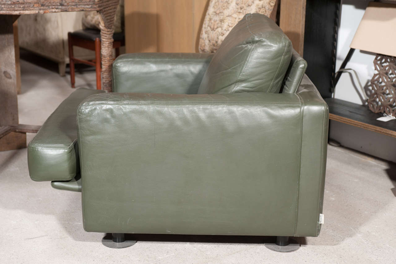 Pair of 20th Century Green Leather Italian Armchairs, Minotti In Good Condition In Toronto, ON