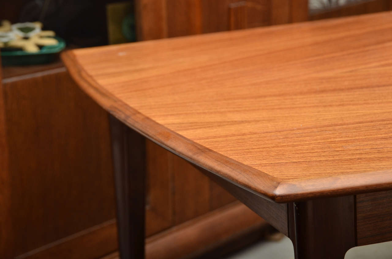 Mid-20th Century Rosewood Dining Table For Sale