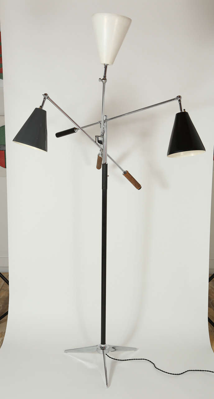 Chrome, leather and enameled metal Arredoluce Triennale lamp c.1955.