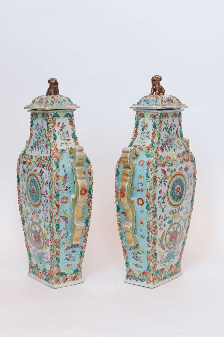 Large Pair of 18th Century Chinese Porcelain Vases In Excellent Condition For Sale In Palm Beach, FL