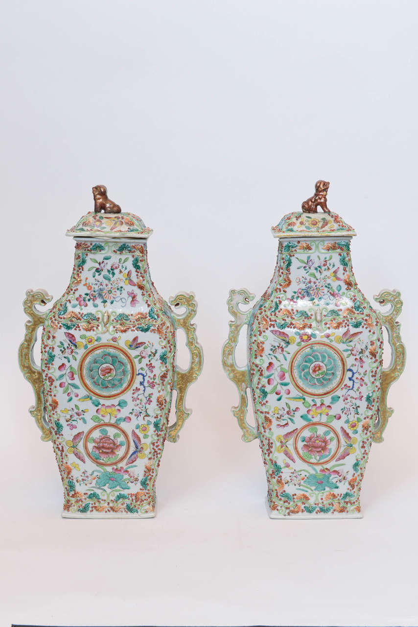 Large Pair of 18th Century Chinese Porcelain Vases For Sale 1
