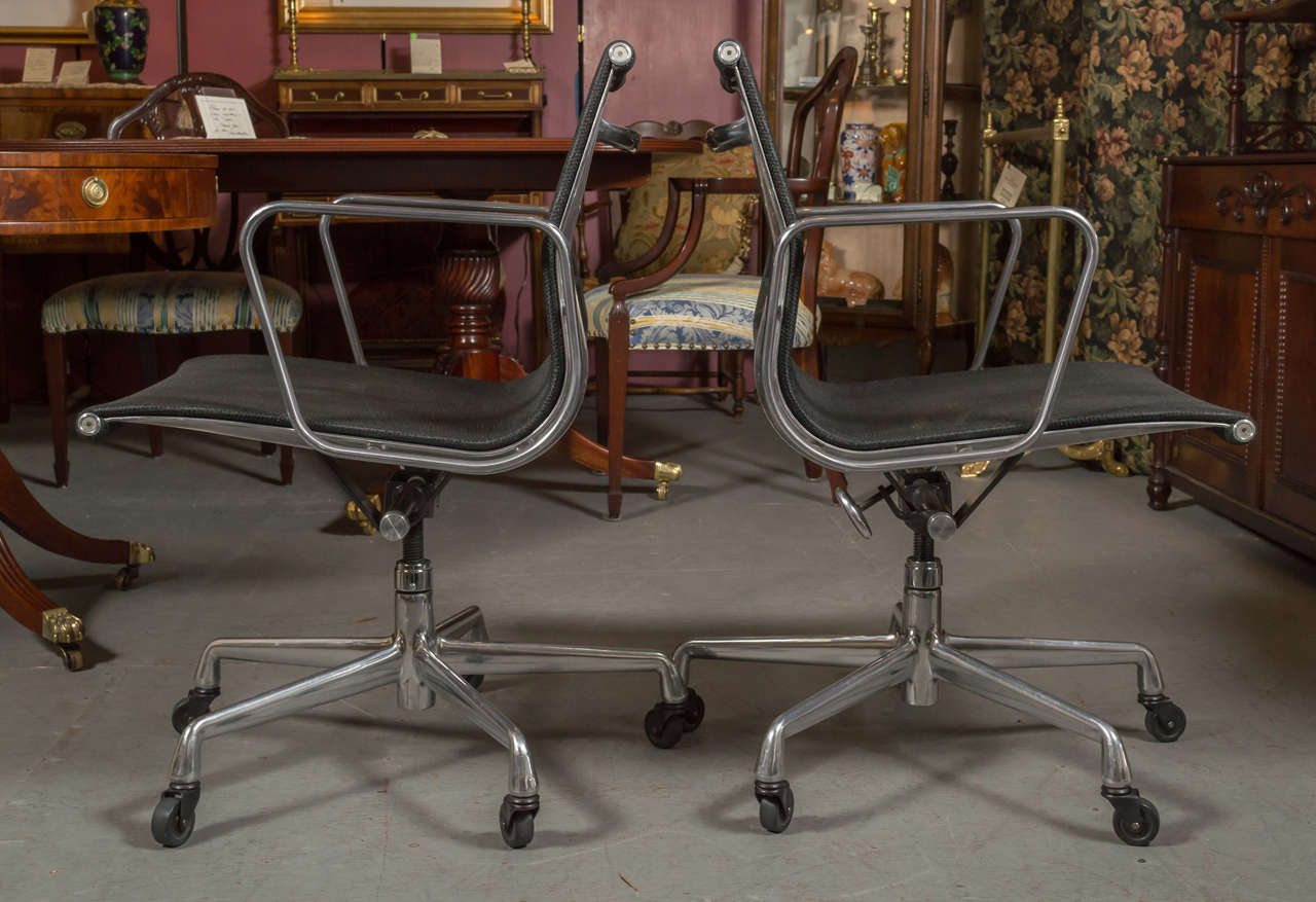 Eames for Herman Miller Aluminum Group Management Chairs In Good Condition In San Francisco, CA