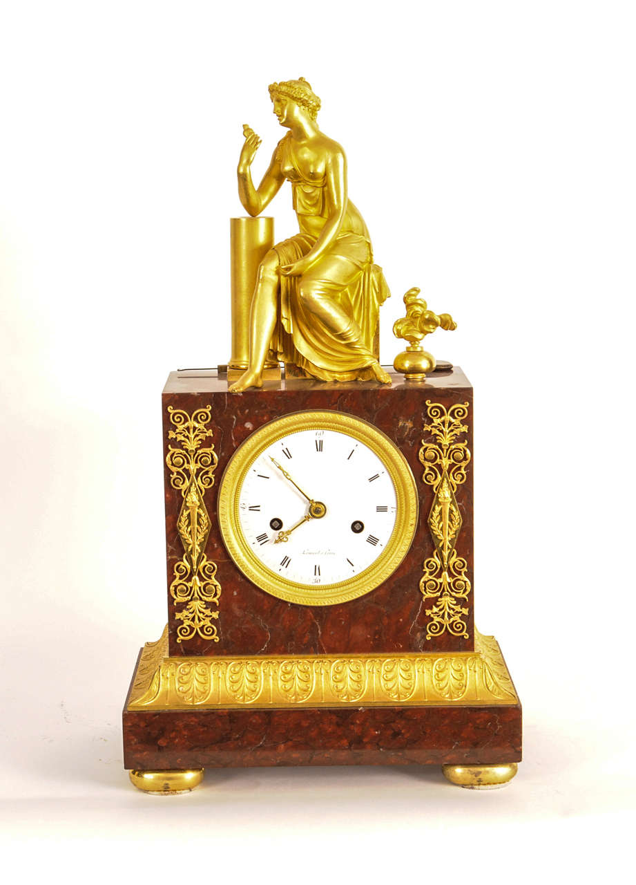 French Empire Ormolu and 'Griotte Rouge' Marble Mantel Clock, circa 1810 In Good Condition For Sale In Amsterdam, Noord Holland