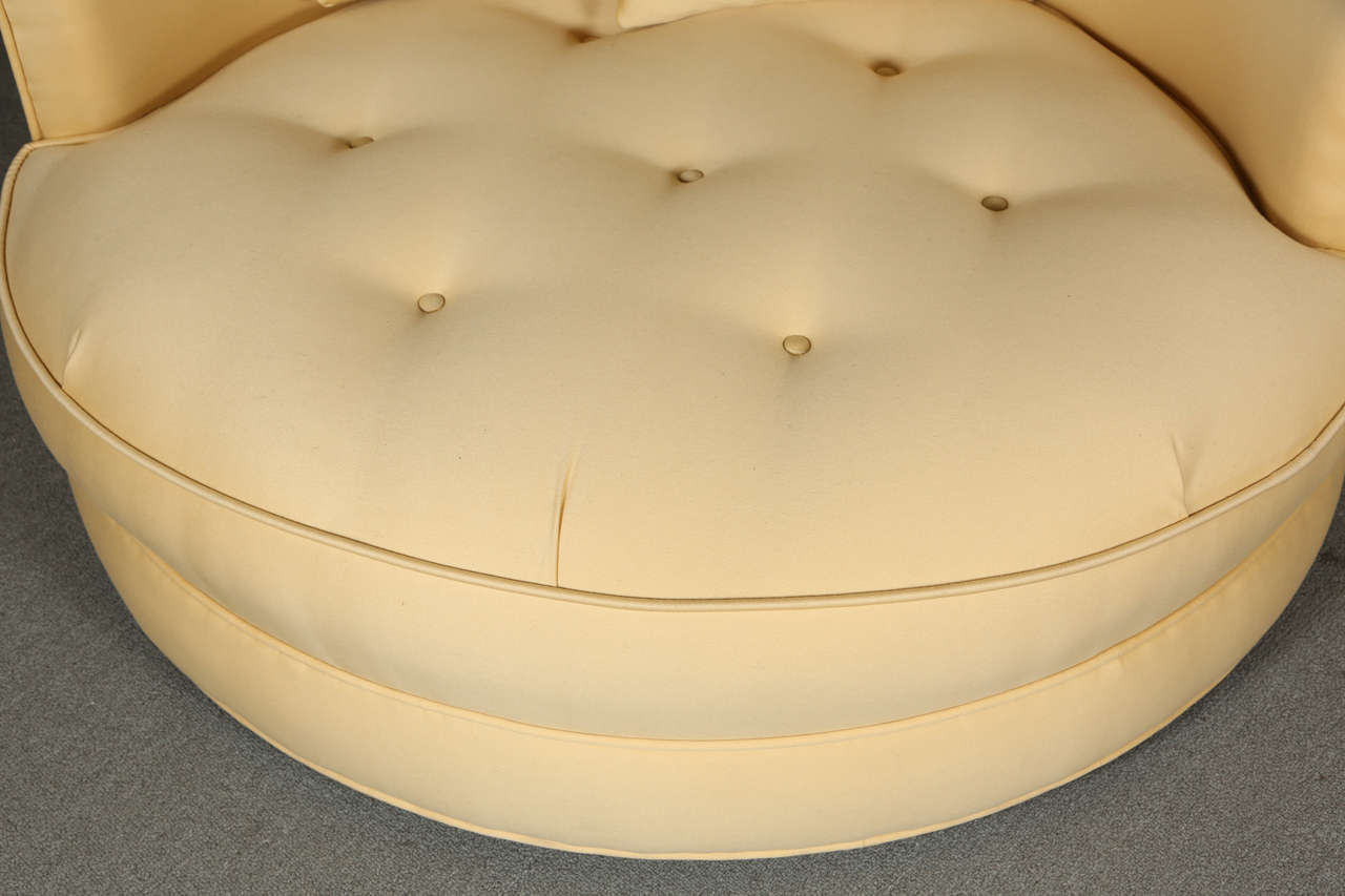 Late 20th Century Lovely Circular Tufted Settee by Milo Baughman