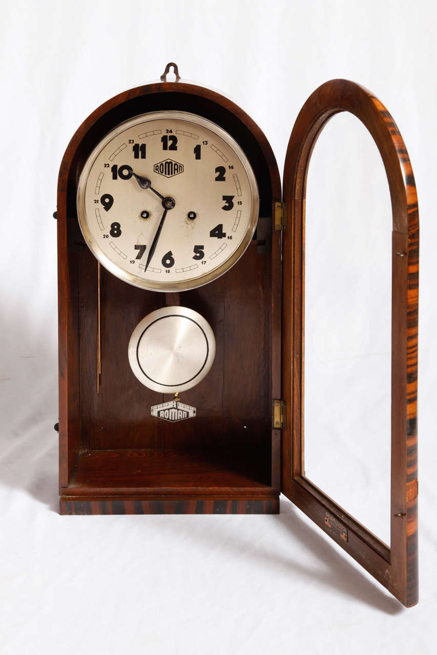 Spanish Origin Art Deco Clock In Excellent Condition In Brussels, BE