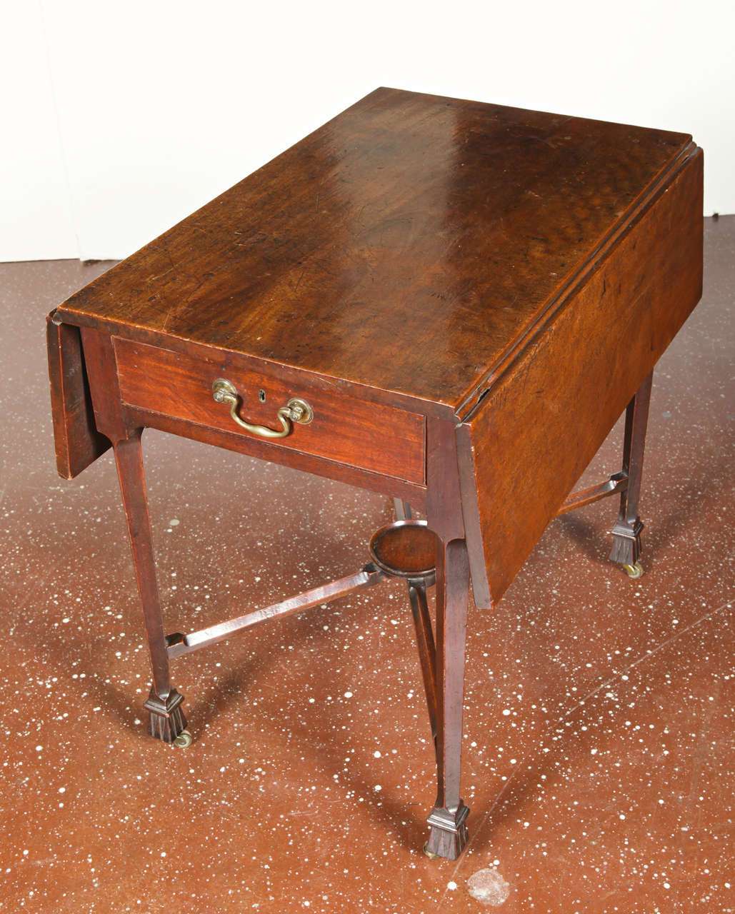 George III Mahogany Drop-Leaf Table For Sale 5