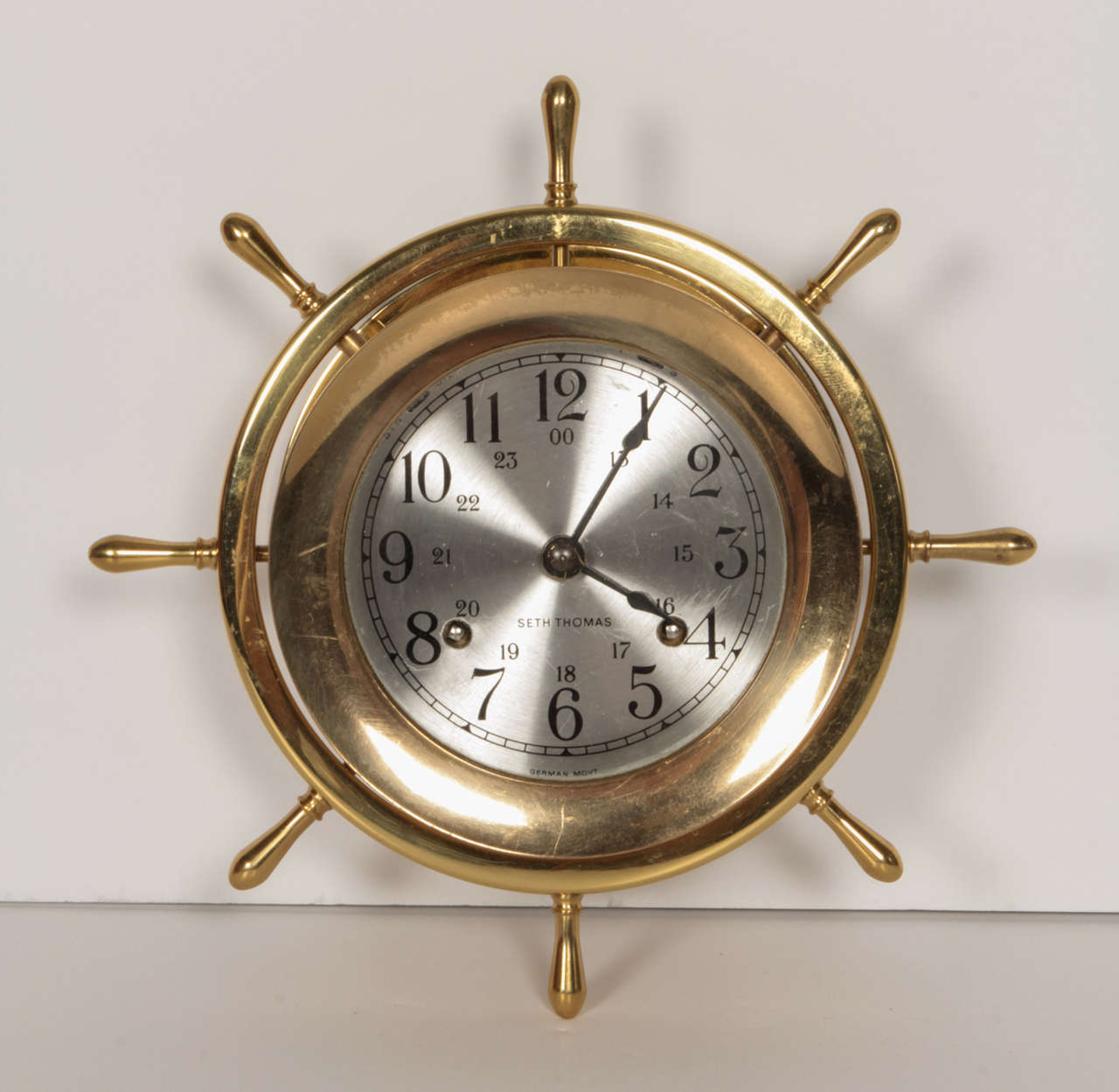 A great clock by Seth Thomas. Can be set to chime and winds up with a key. Also great as a paperweight. Comes with original instructions.