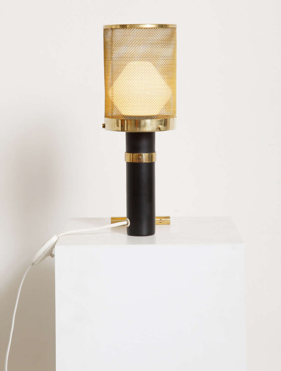Mid-Century Modern Elegant Table Lamp by Tapio Wirkkala For Sale