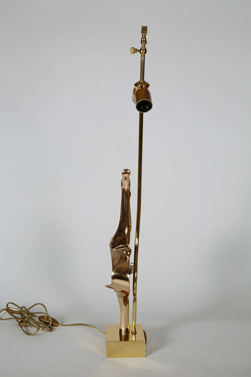 Paar Pfauen-Tischlampen von Willy Daro (Bronze) im Angebot
