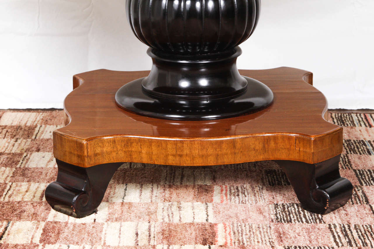 Mahogany Vintage Antigua Pedestal Coffee Table