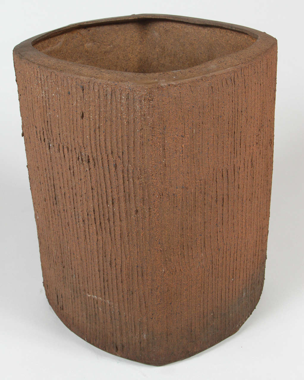 David Cressey for AP Stoneware Planter No. 4012 Unglazed with Scratch Texture In Good Condition In Los Angeles, CA