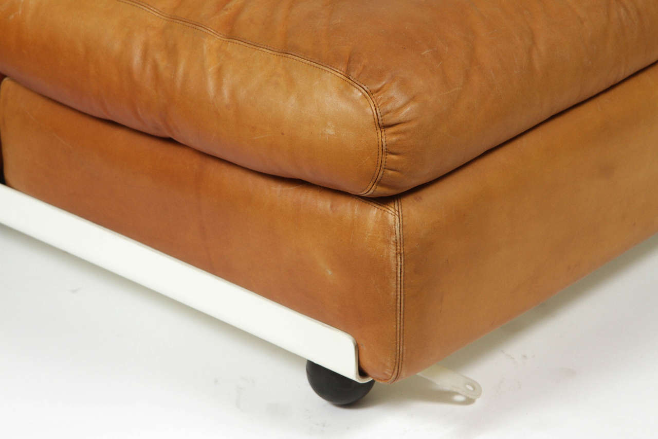 Modern Original Fiberglass and Leather Mario Bellini Amanta Chair for Atelier Int'l