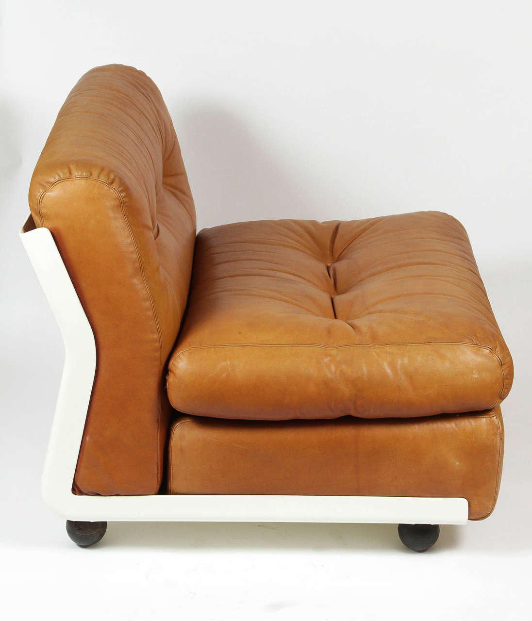 Original Fiberglass and Leather Mario Bellini Amanta Chair for Atelier Int'l 2