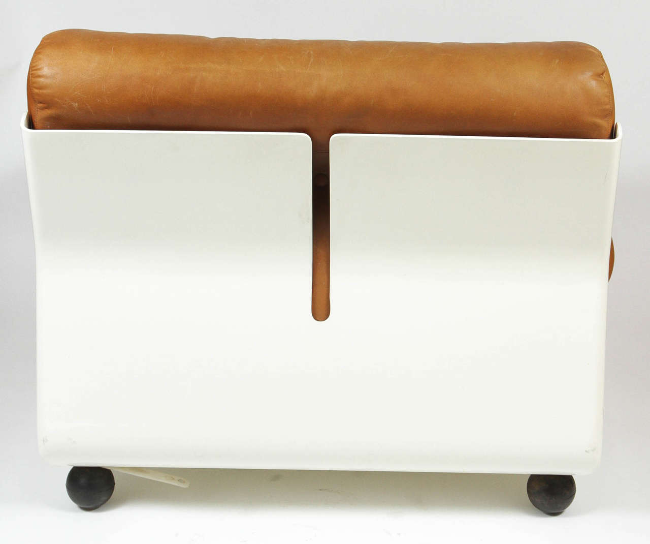 Original Fiberglass and Leather Mario Bellini Amanta Chair for Atelier Int'l 4