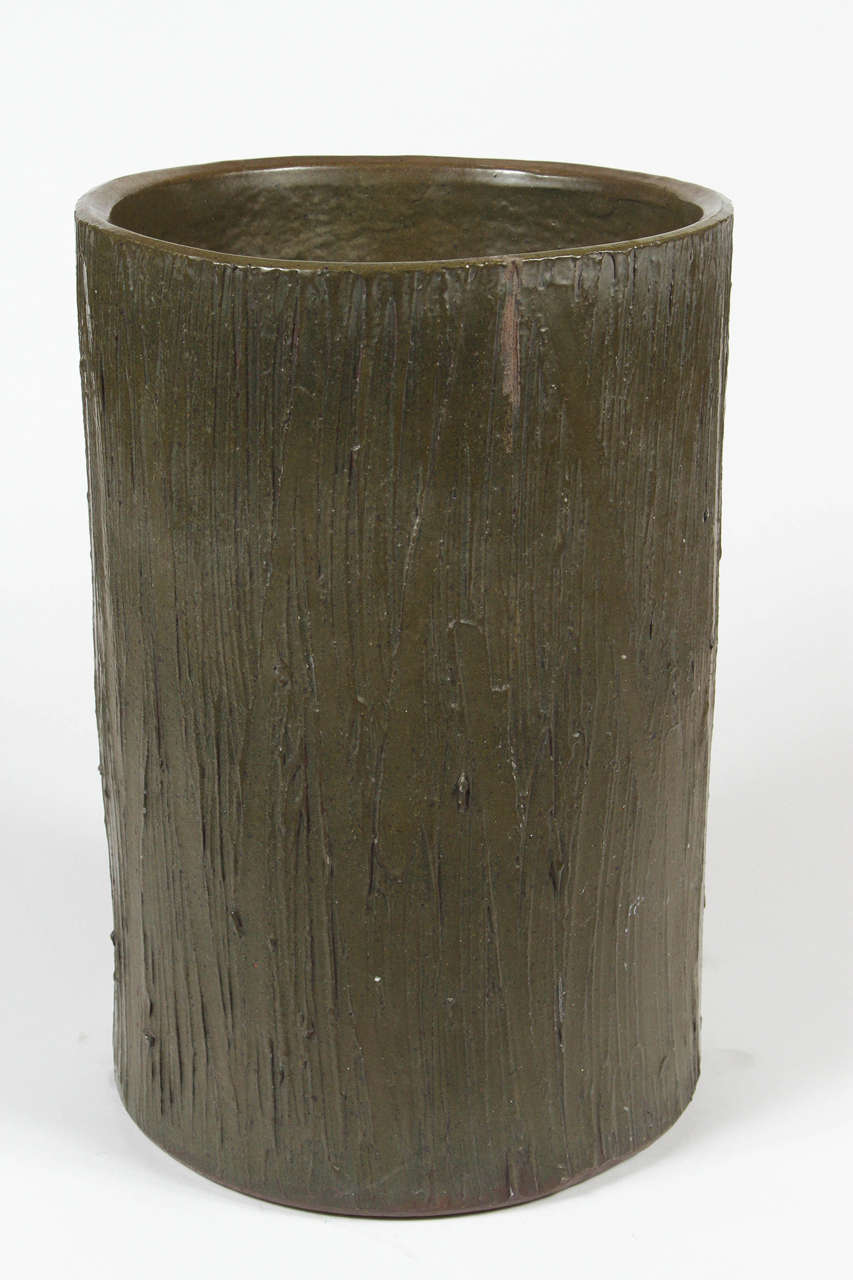 David Cressey for AP # 4030 Olive Glazed Planter with Linear Texture In Good Condition In Los Angeles, CA