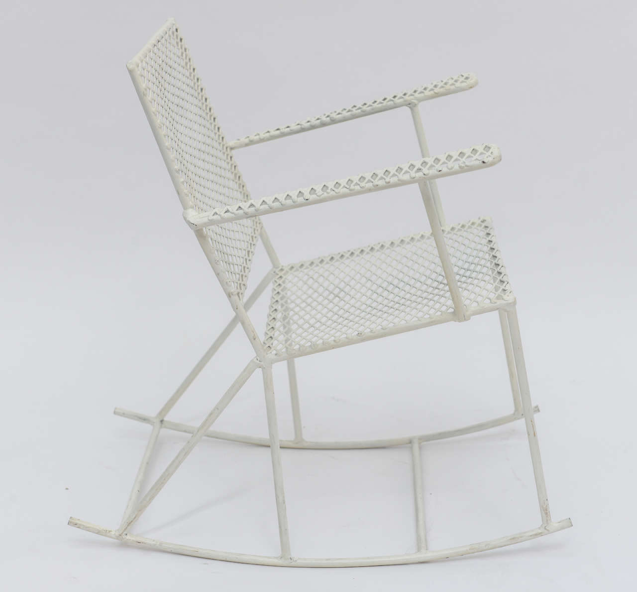 Pair of Vintage Mid-Century white Iron Child Rocking Chairs In Excellent Condition For Sale In Miami, FL