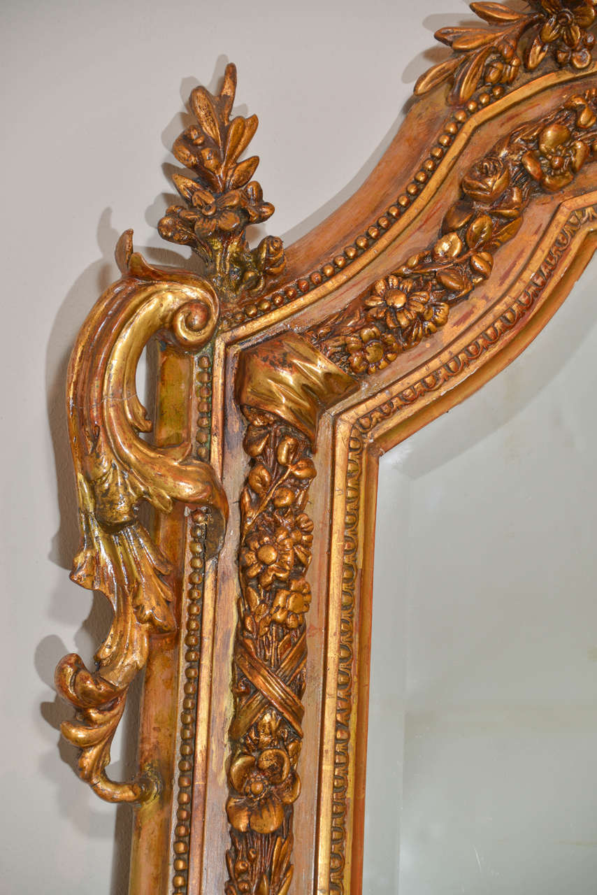 Miroir doré Louis XVI français du XIXe siècle Excellent état - En vente à Dallas, TX