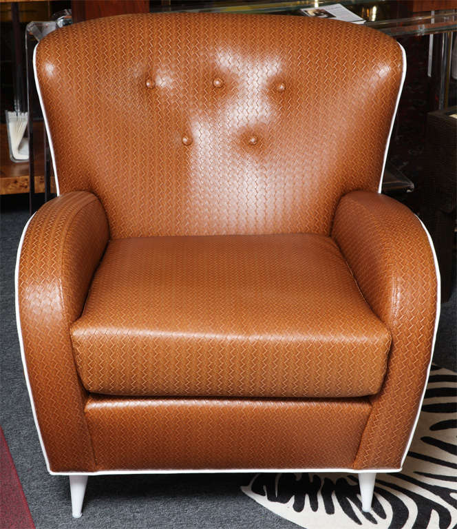 All aspects of the chair can be customized COM available piping, color of legs etc. We can also work with nailheads
shown in synthetic material which can be cleaned with a damp sponge. Four weeks delivery.