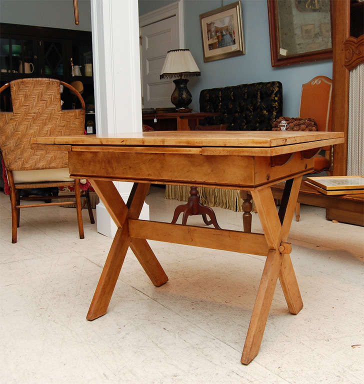 American  Trestle Table in Maple In Excellent Condition In Hudson, NY