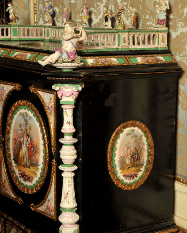 Cabinet with Meissen porcelain plaques For Sale 4