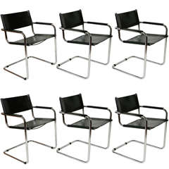 Ensemble de six chaises de salle à manger cantilever en acier dans le style de Mart Stam