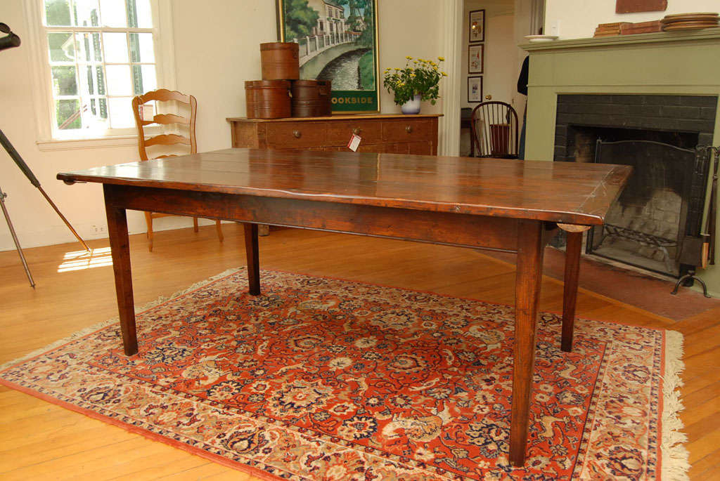 This table is made in oak, with grooves between each board and two 18