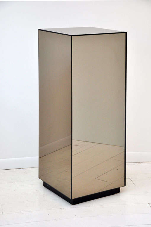 Pedestal with smoked mirror surfaces
