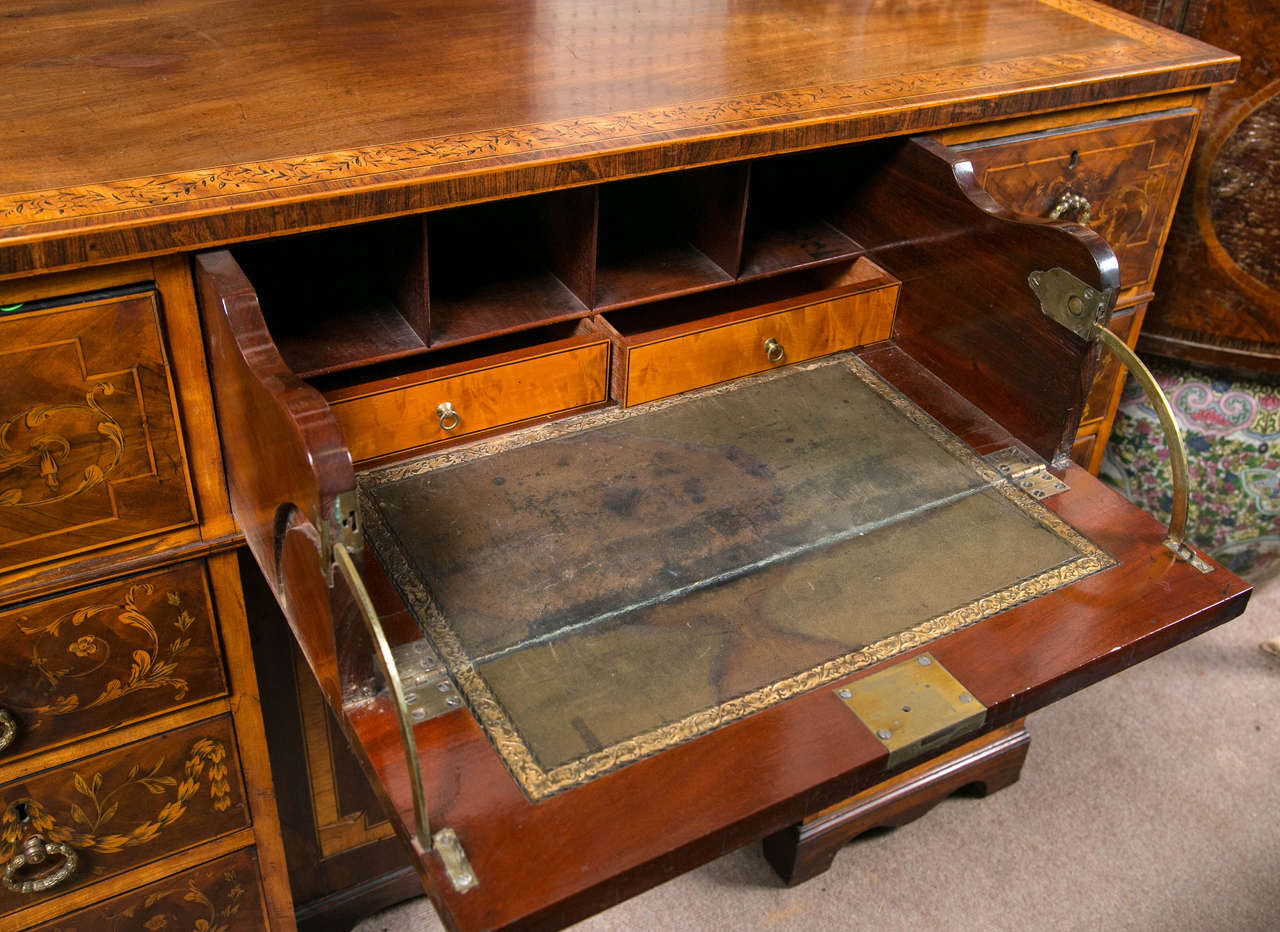 Inlaid and Pen Work Knee Hole Desk In Good Condition For Sale In Woodbury, CT