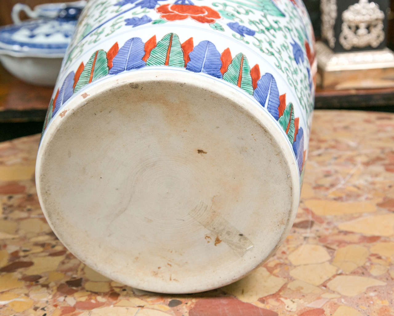 Large Pair of Chinese Porcelain Covered Jars In Excellent Condition In Woodbury, CT