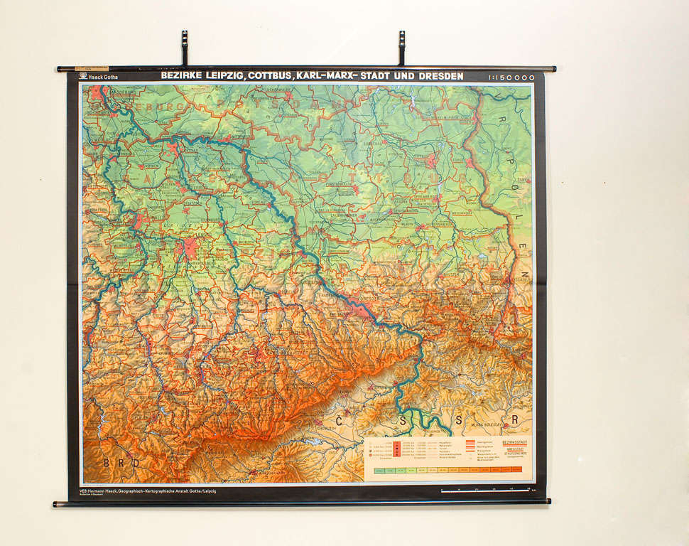 A brilliantly colourful map of the Leipzig, Karl Marx Stadt and Dresden area in the former German Democratic Republic by VEB Hermann Haack of Gotha.