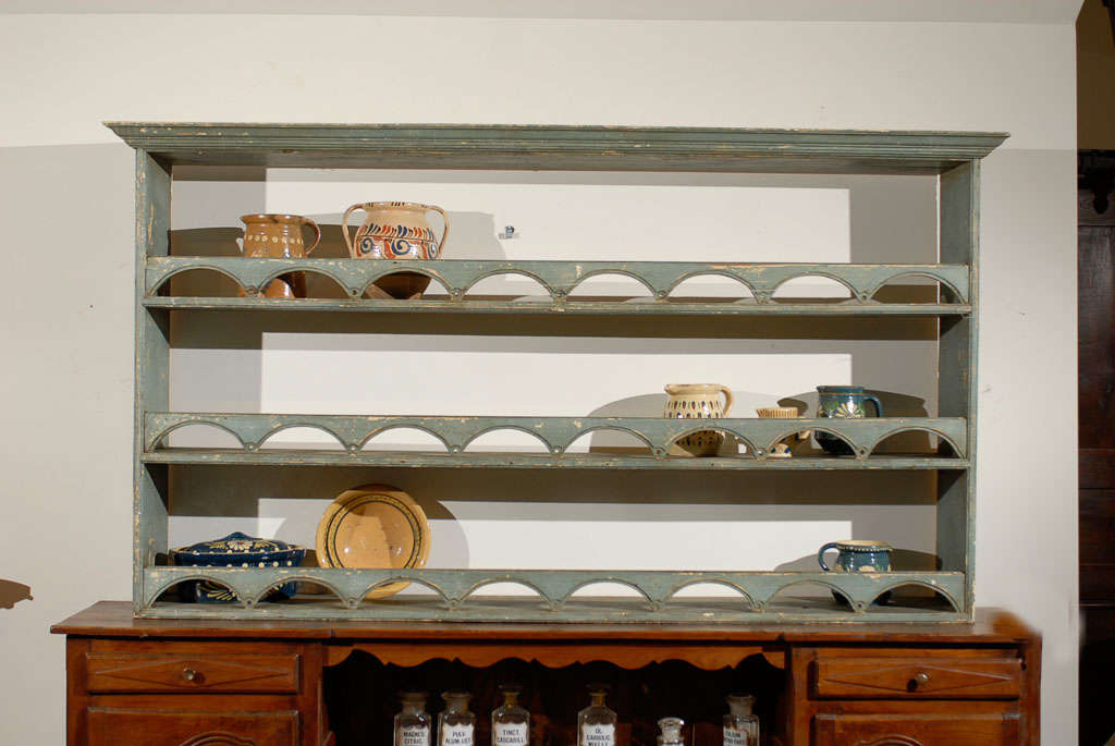 Painted English plate rack with semi circular fretting, circa 1900. One of a kind antique piece. Color is very neutral and goes with current decor.