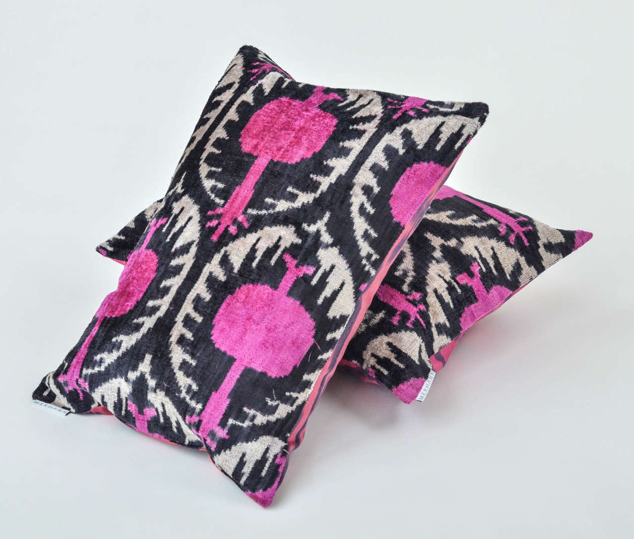 Pair of Turkish silk velvet pillows with printed silk backs and hidden zippers.
Handwoven silk fabric, colors are hot pink, black and cream.
From the Grand Bazaar in Istanbul.
Inserts included.