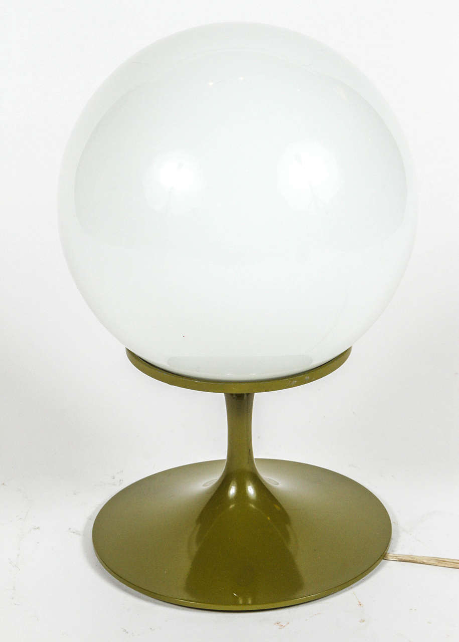 Designed by Bill Curry, the first designer to create a shadeless lamp, and produced by his company Design Line in 1972. Olive green base.
Measures: 15